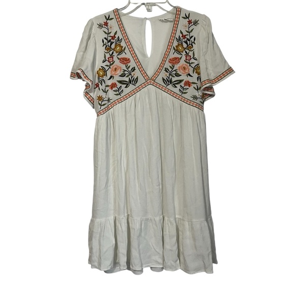 in loom Dresses & Skirts - In Loom Womens Size medium mini white and floral dress
